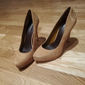 BCBG  beige pumps size 9